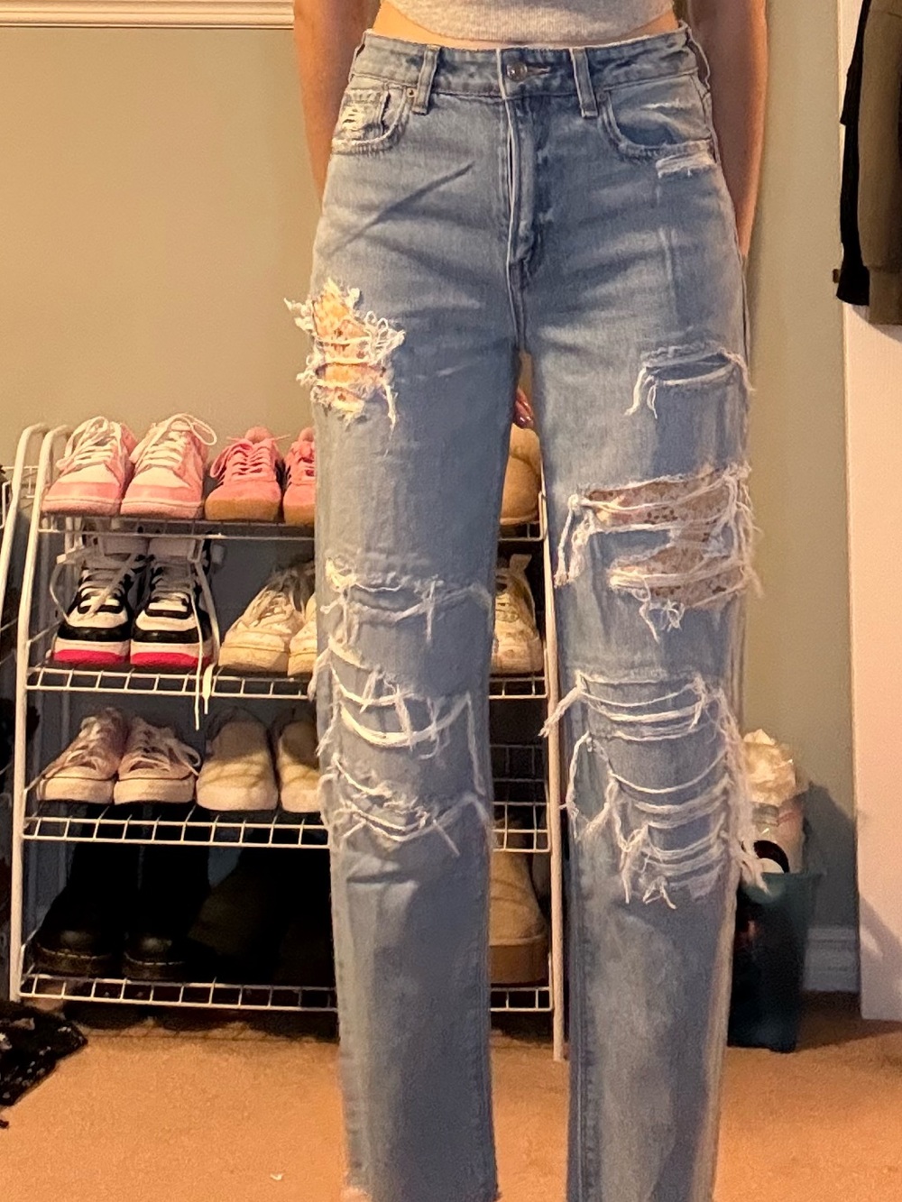 AE Distressed Light Wash Ripped Jeans with Patch Details size 4